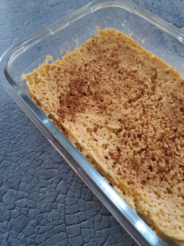 Bizcocho de manzana sin harina: horno o microondas